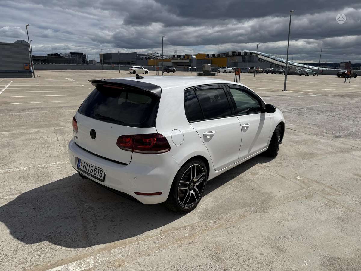 Volkswagen Golf - 6