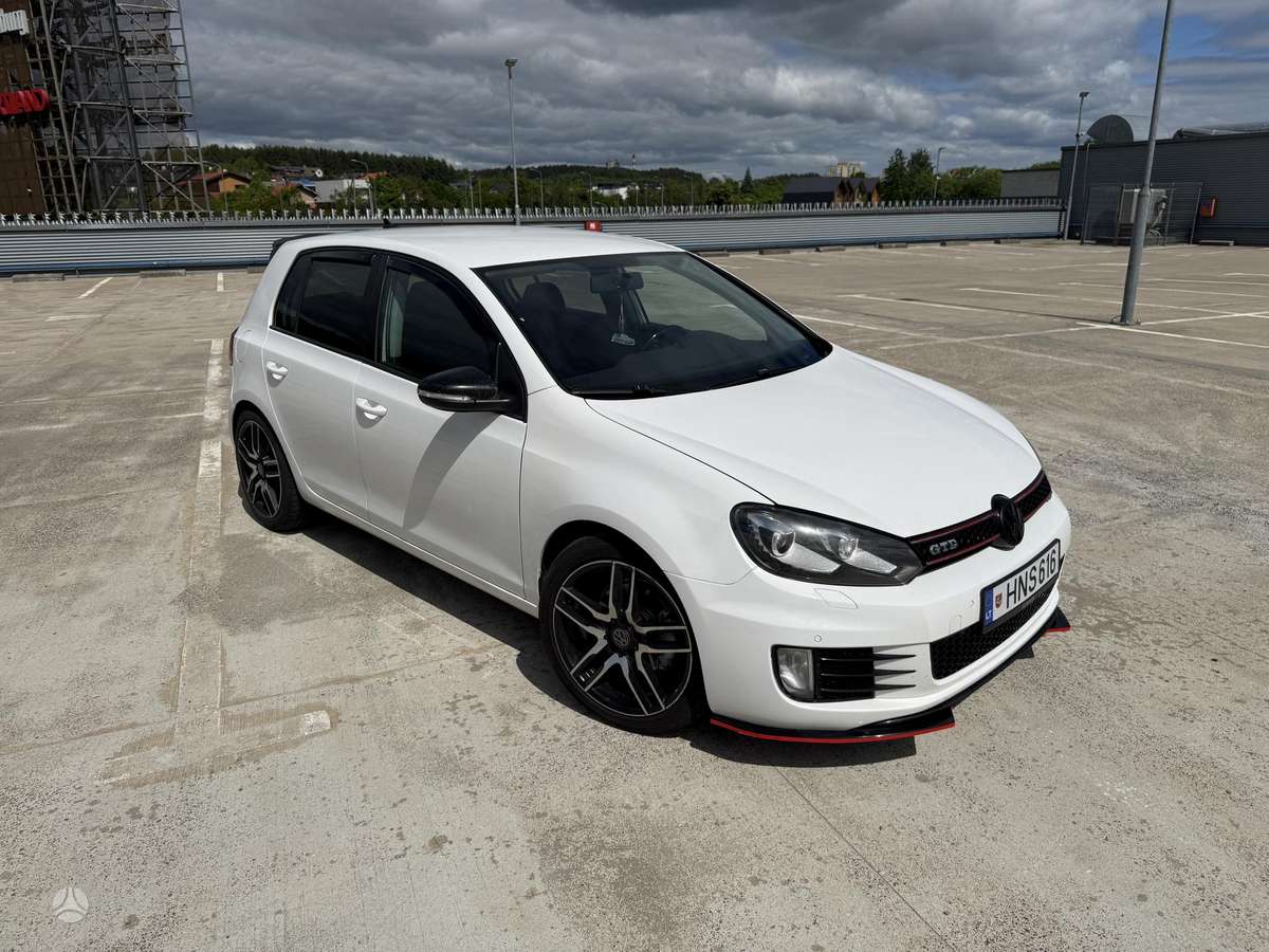 Volkswagen Golf - 8