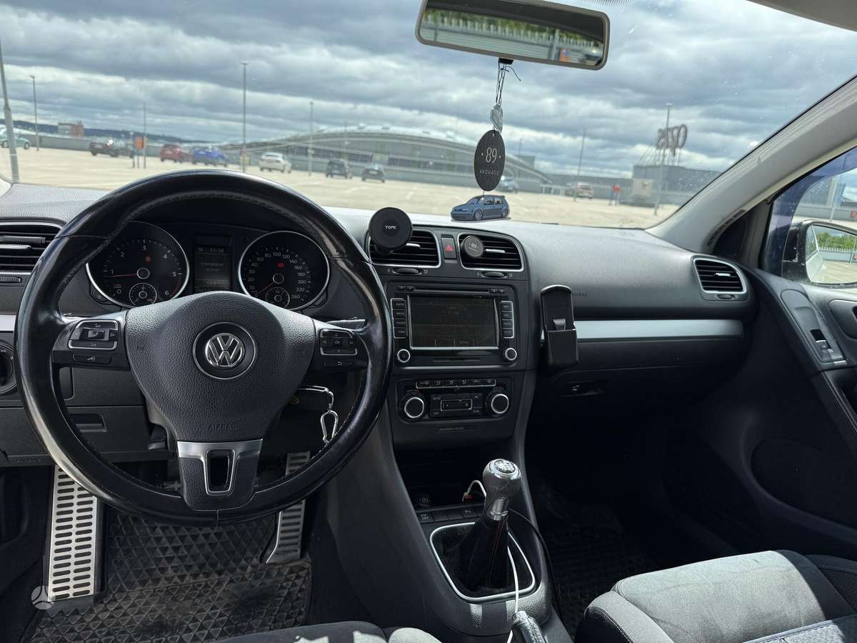 Volkswagen Golf - 10
