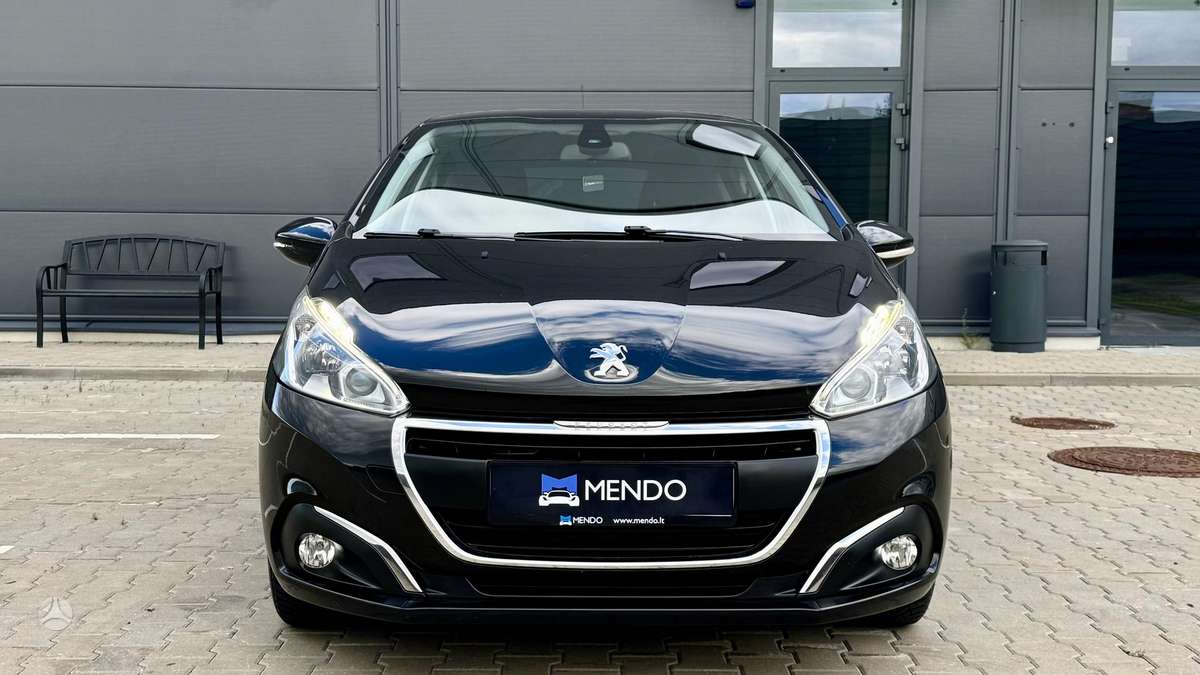 Peugeot 208, 1.2 l., hatchback