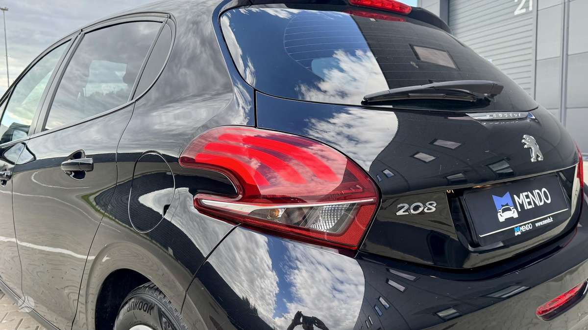 Peugeot 208, 1.2 l., hatchback