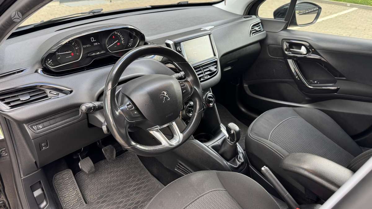 Peugeot 208, 1.2 l., hatchback