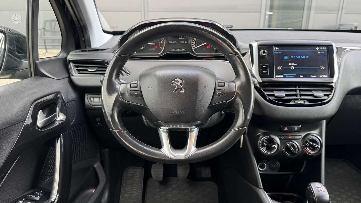 Peugeot 208, 1.2 l., hatchback