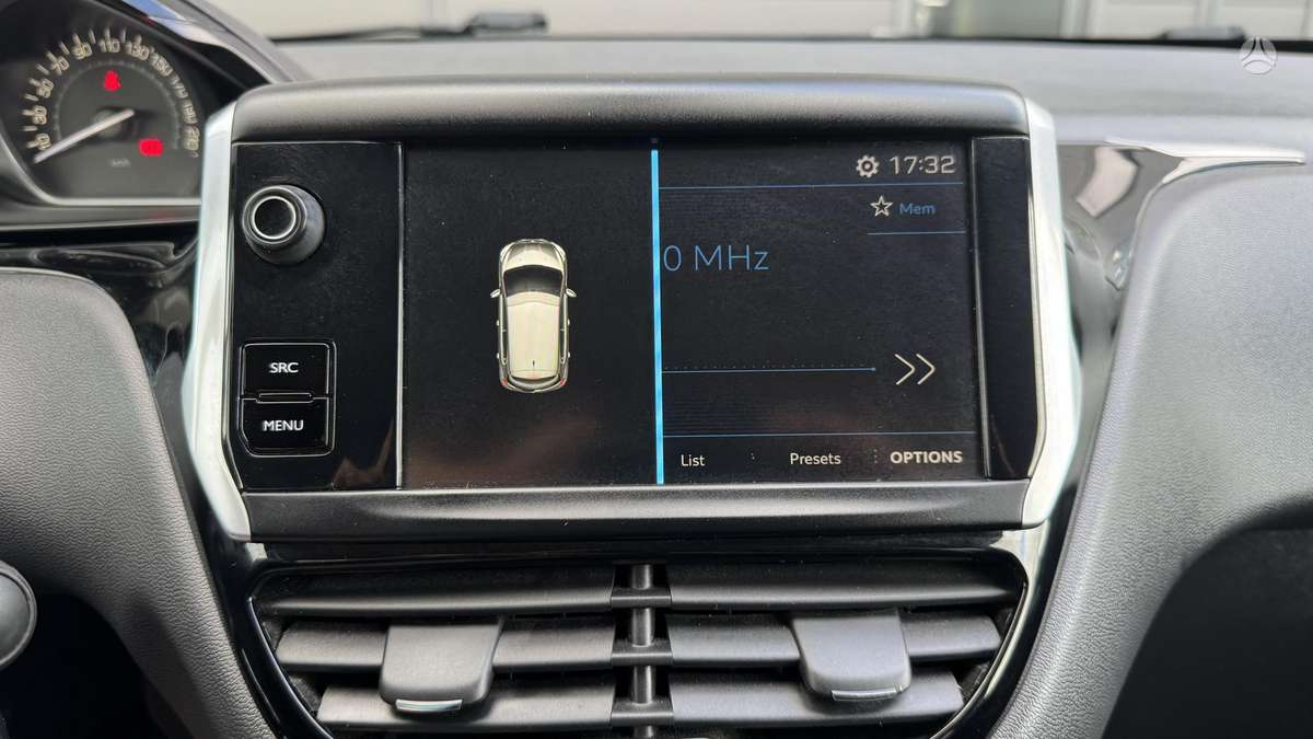 Peugeot 208, 1.2 l., hatchback