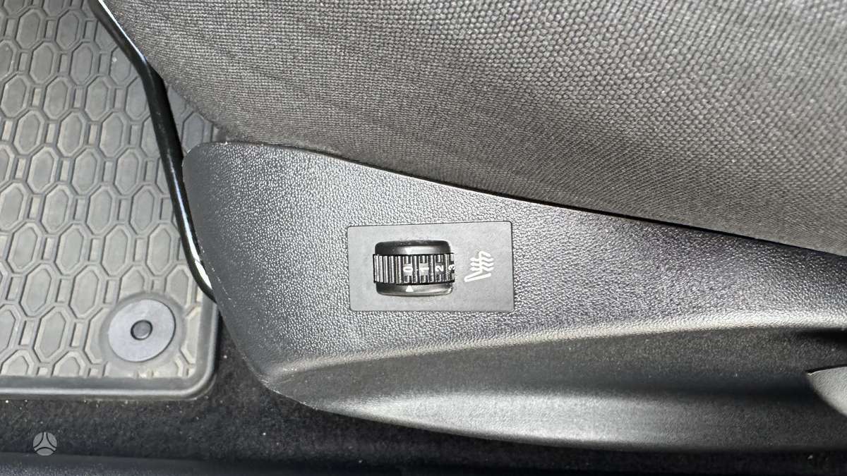 Peugeot 208, 1.2 l., hatchback