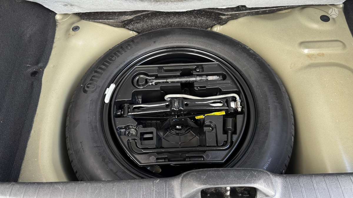 Peugeot 208, 1.2 l., hatchback