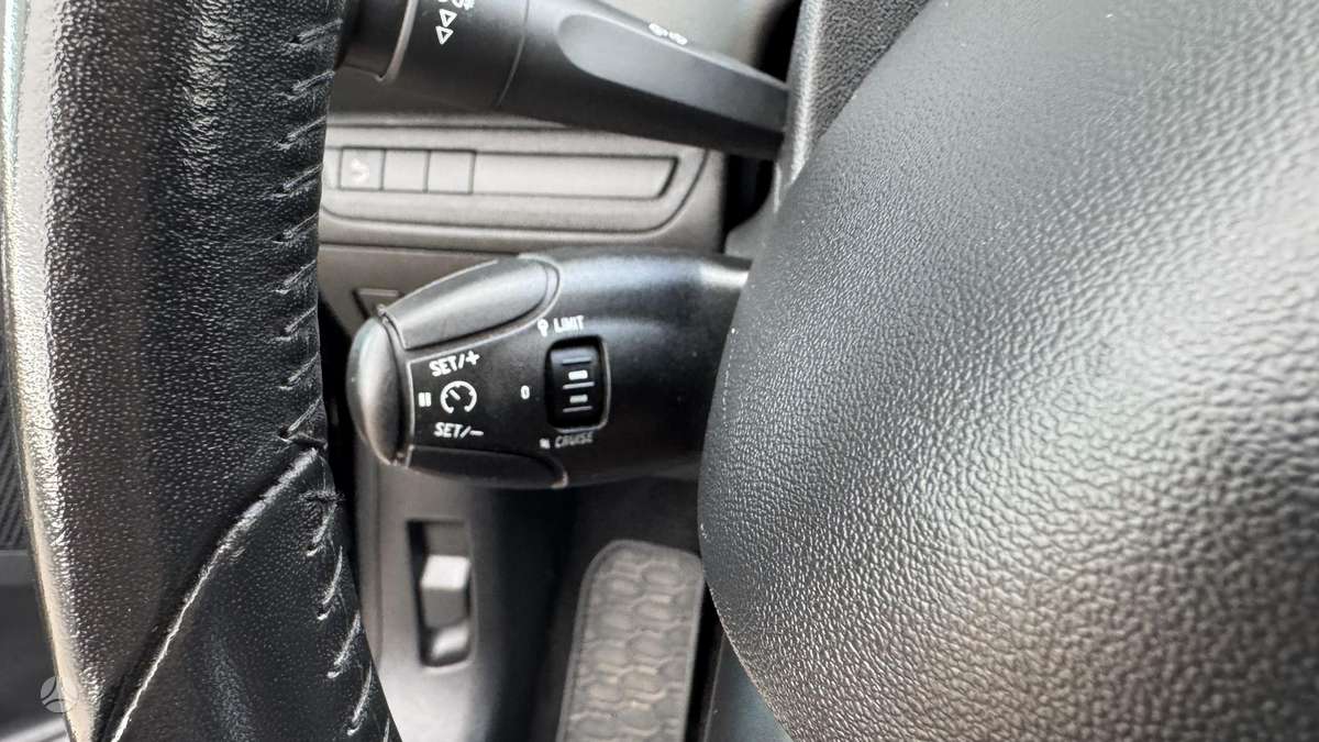 Peugeot 208, 1.2 l., hatchback