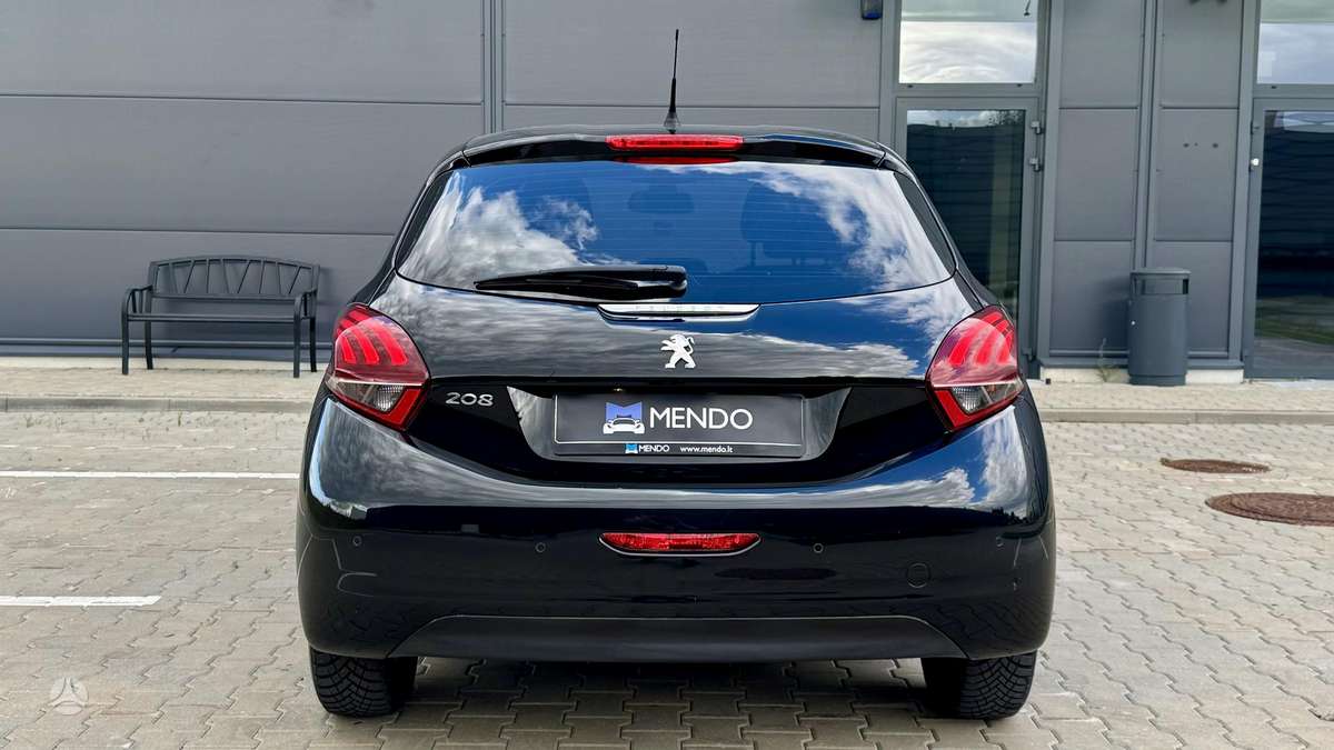 Peugeot 208, 1.2 l., hatchback