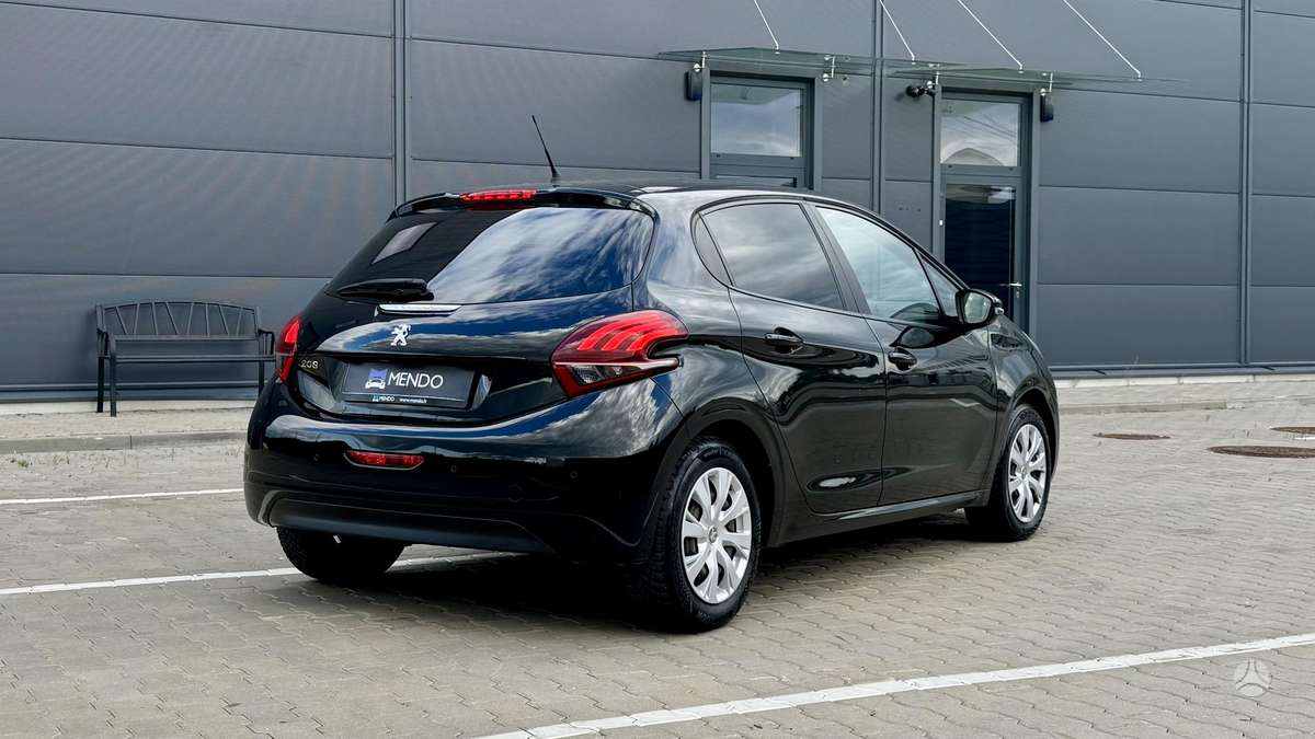 Peugeot 208, 1.2 l., hatchback