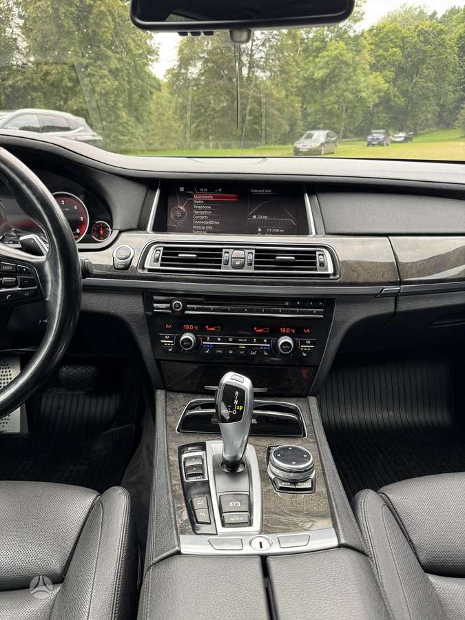 BMW 740, 3.0 l., Седан