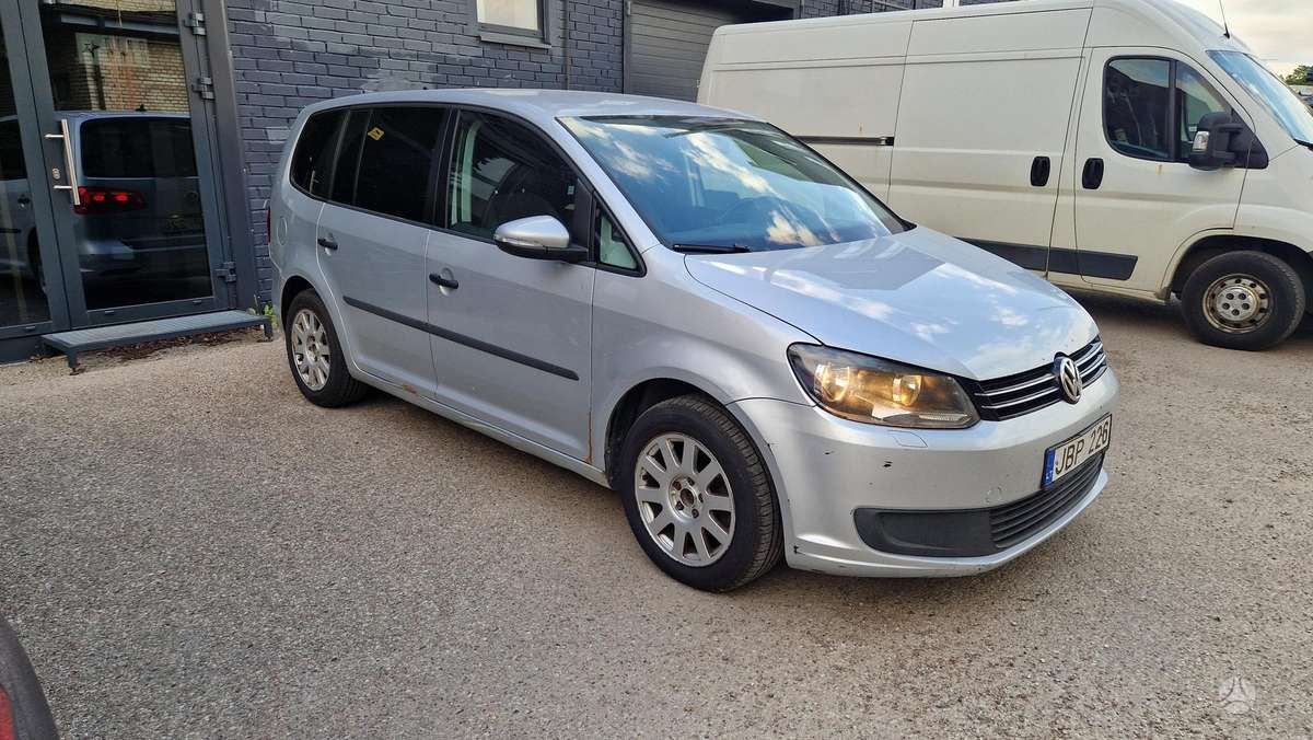 Volkswagen Touran - 2