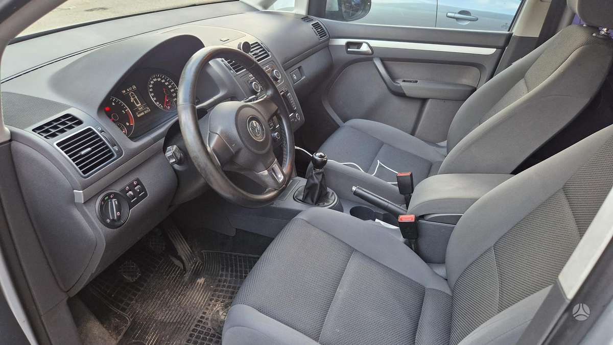 Volkswagen Touran - 4