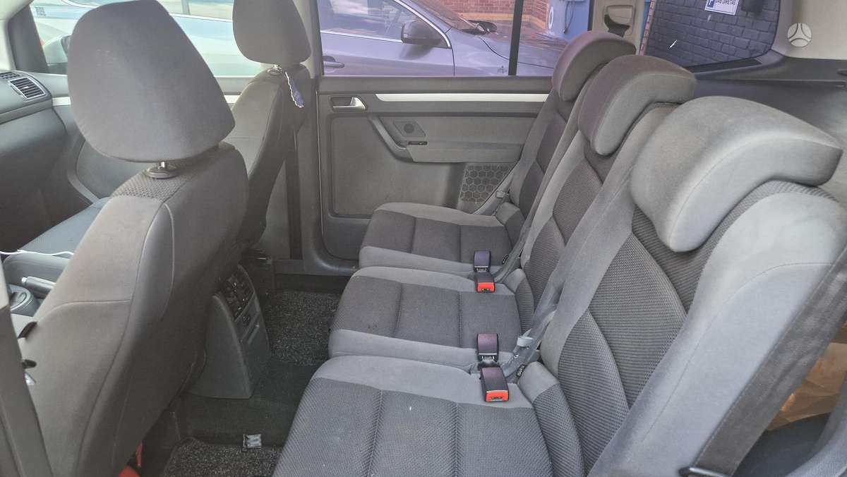 Volkswagen Touran - 5