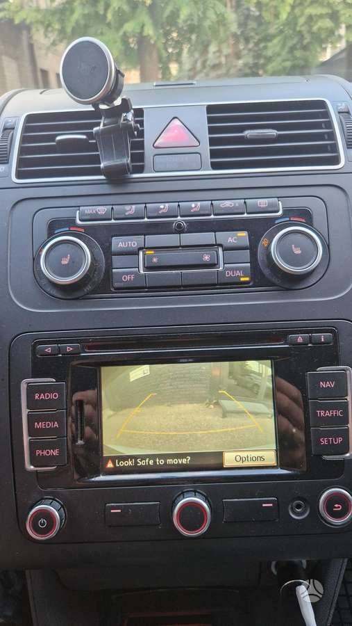 Volkswagen Touran - 8
