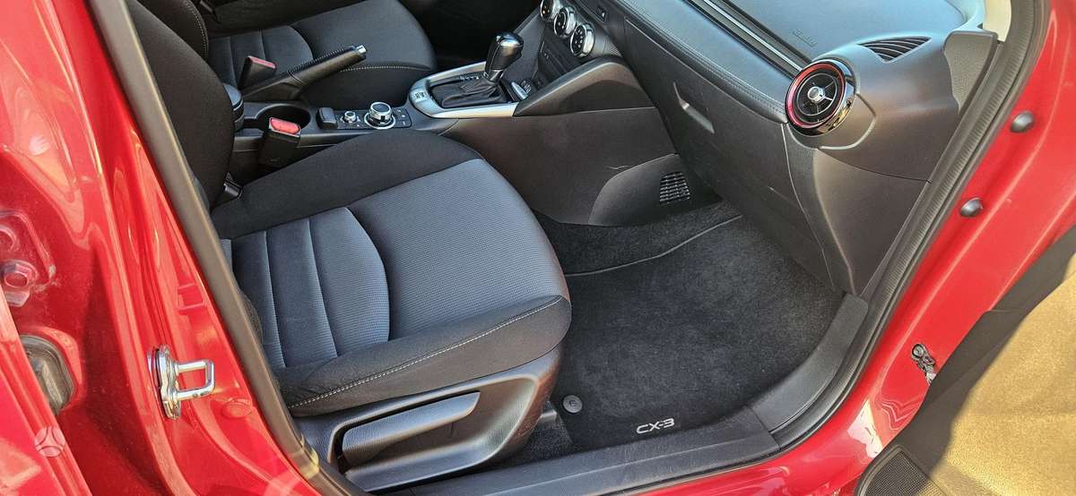 Mazda CX-3, 2.0 l., off-road / crossover