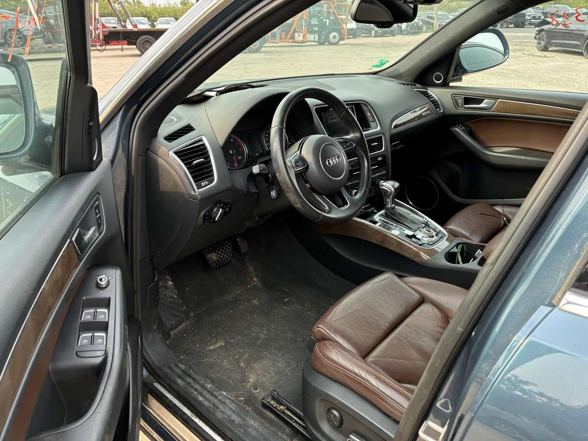 Audi Q5, 2.0 l., off-road / crossover