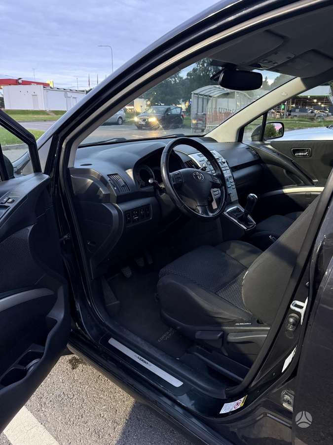 Toyota Corolla Verso - 2