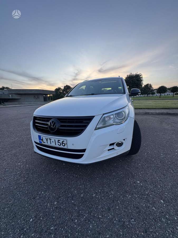 Volkswagen Tiguan - 1
