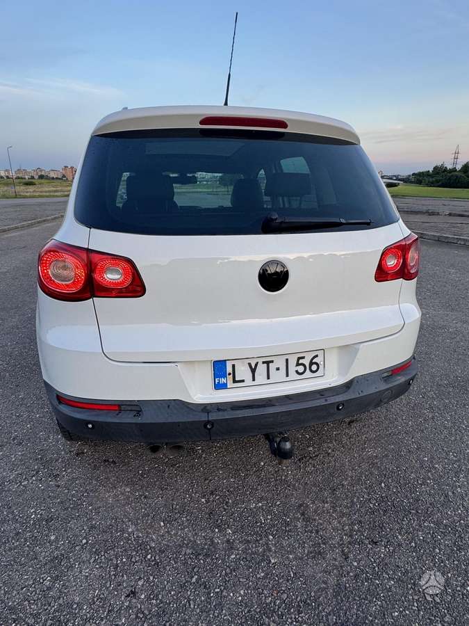 Volkswagen Tiguan - 2