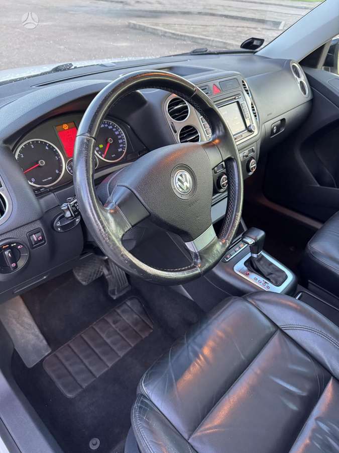 Volkswagen Tiguan - 12