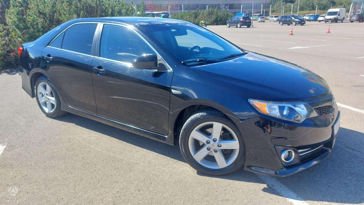 Toyota Camry - 3