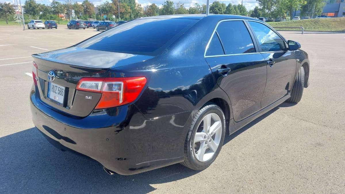Toyota Camry - 4