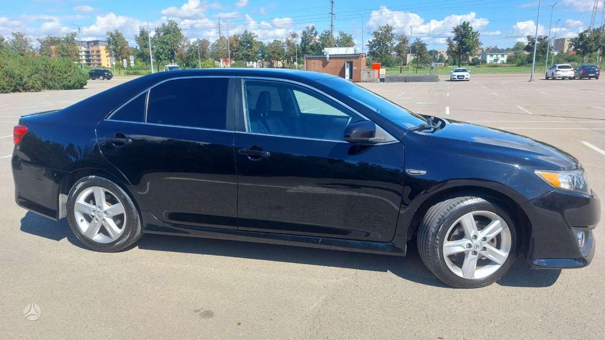 Toyota Camry - 5