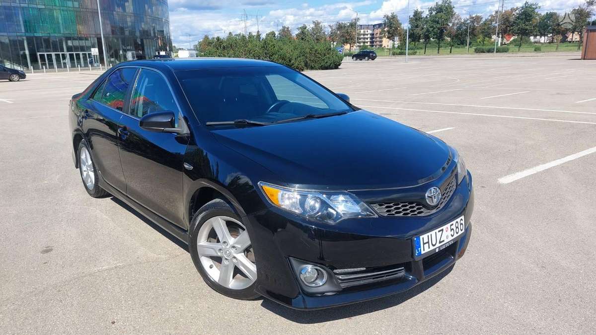 Toyota Camry - 2