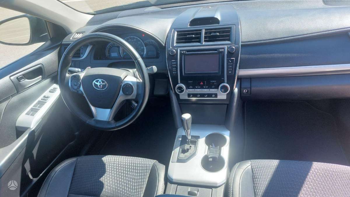 Toyota Camry - 7