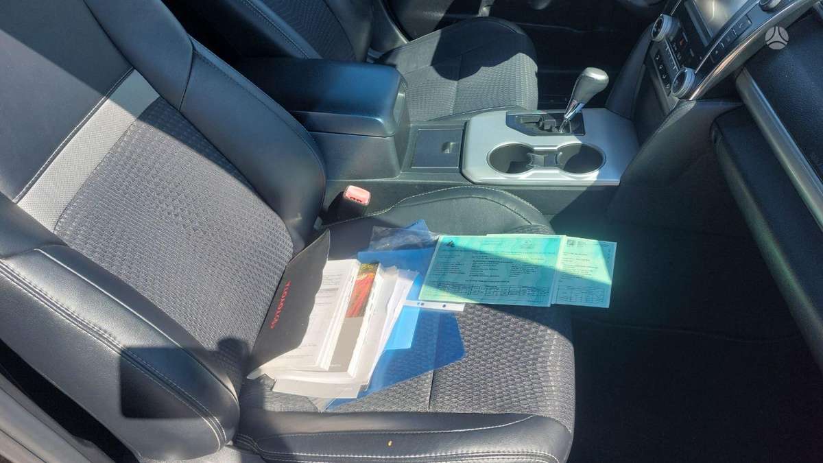 Toyota Camry - 10
