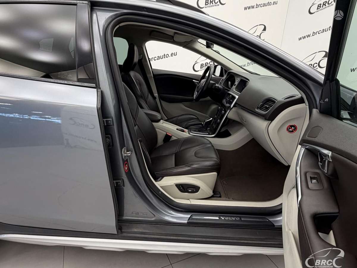 Volvo V40 Cross Country - 5