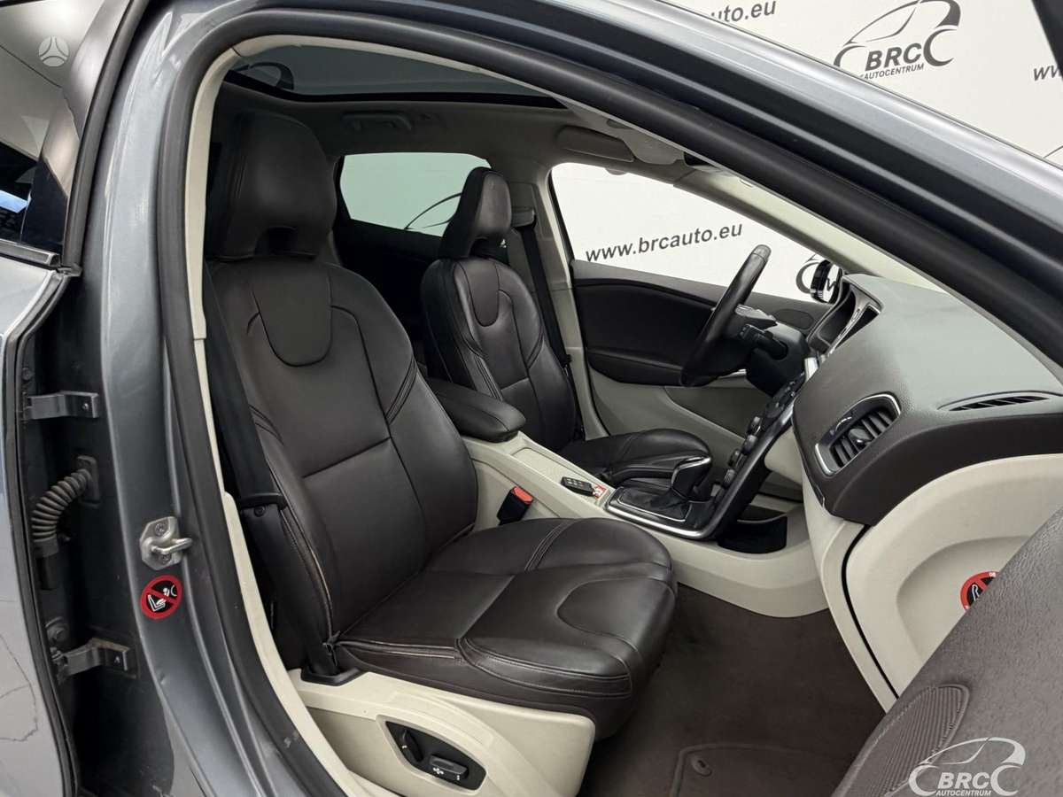 Volvo V40 Cross Country - 8