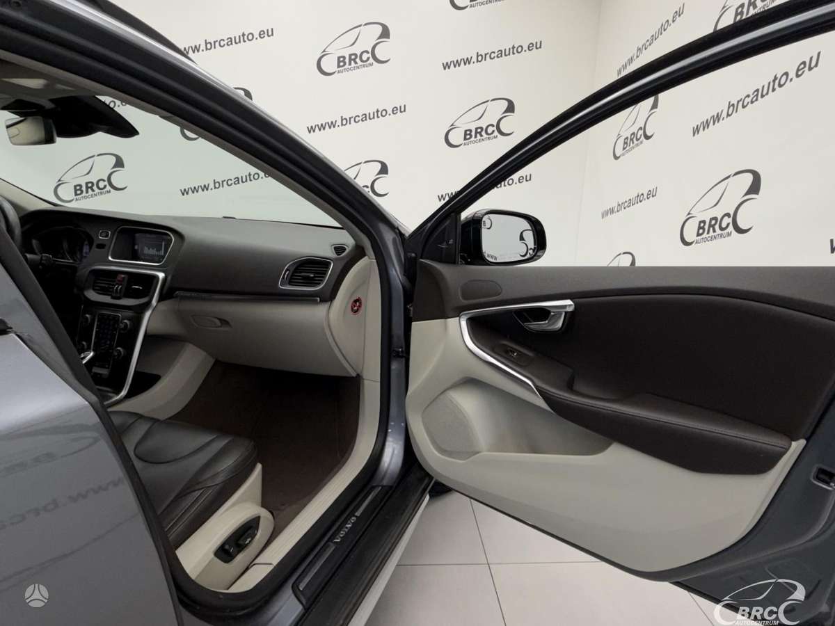 Volvo V40 Cross Country - 10