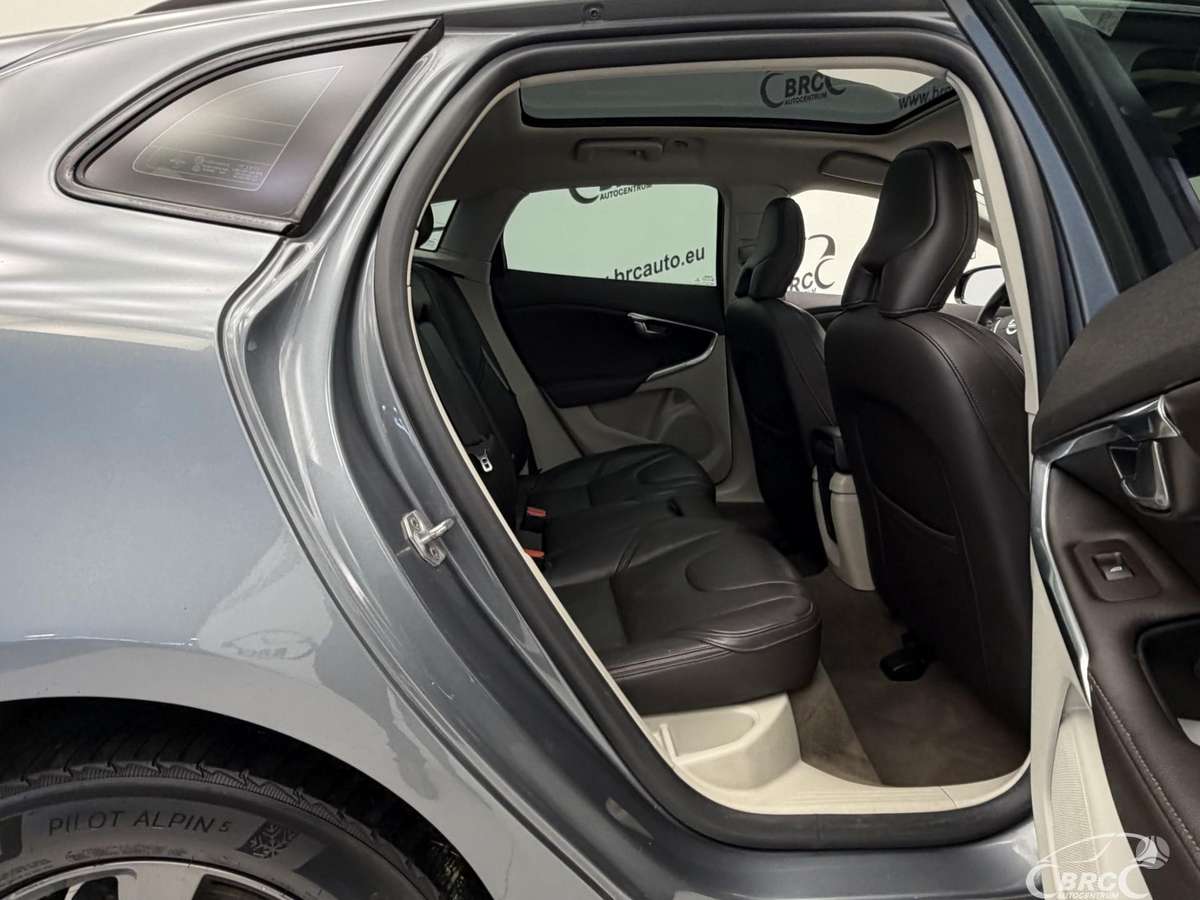 Volvo V40 Cross Country - 11