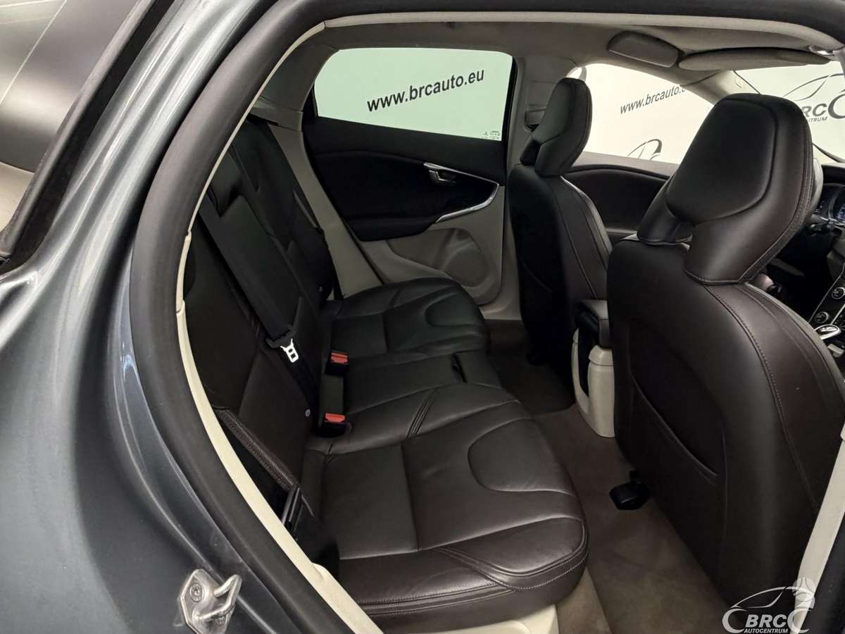 Volvo V40 Cross Country - 12