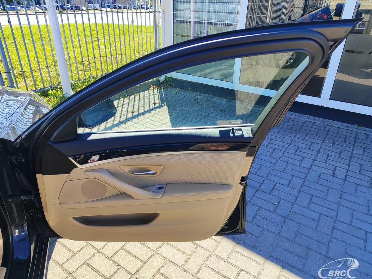 BMW 520, 2.0 l., Седан