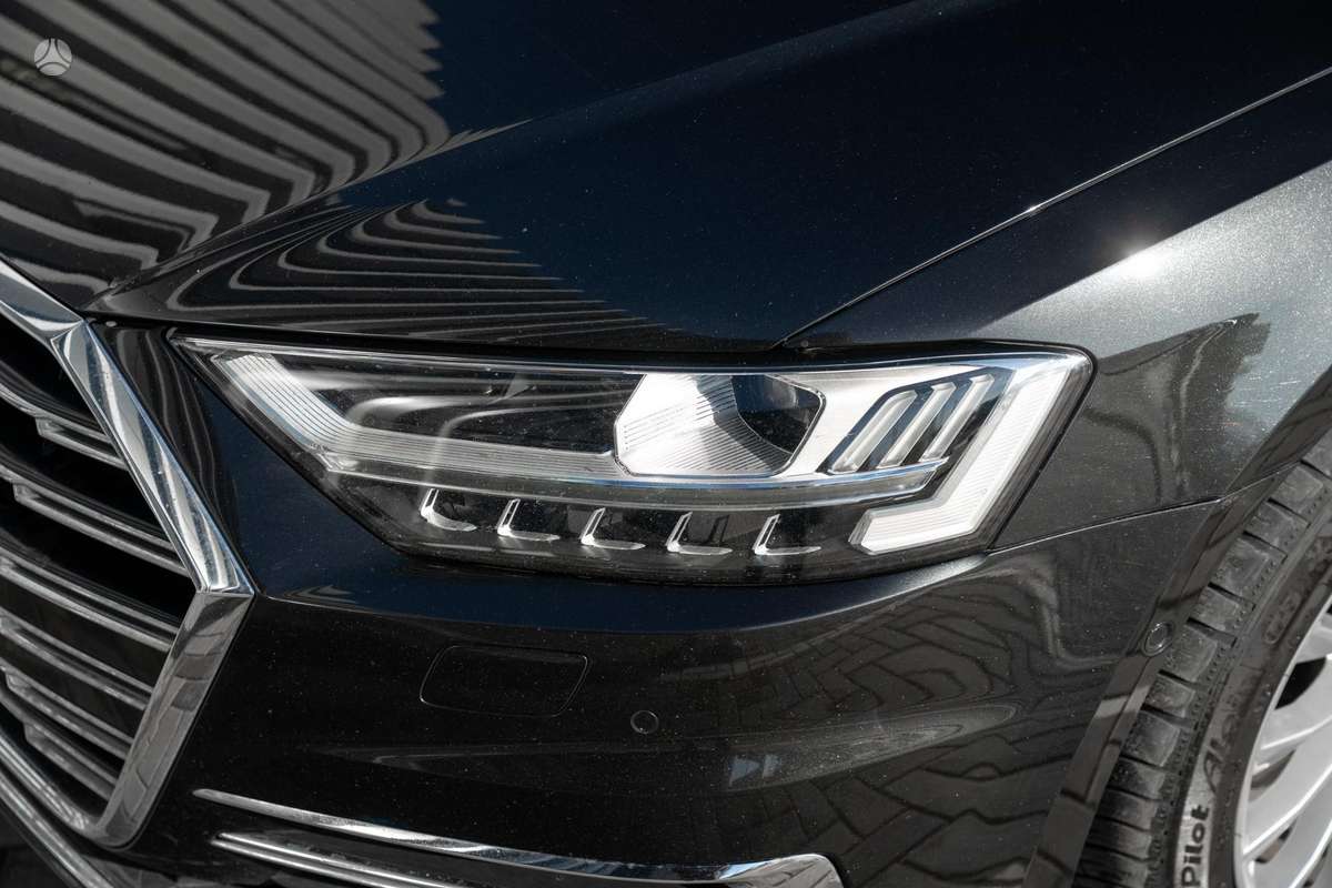 Audi A8, 3.0 l., Седан