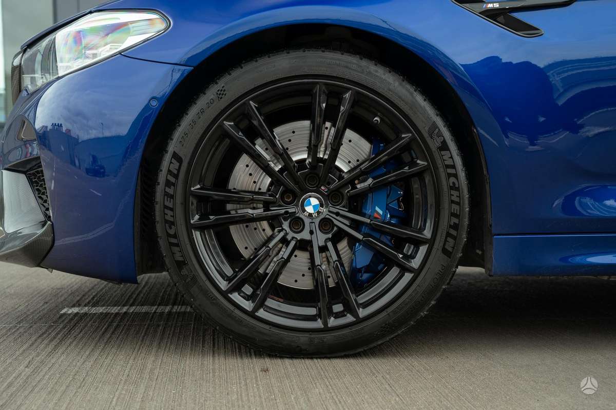 BMW M5, 4.4 l., Седан