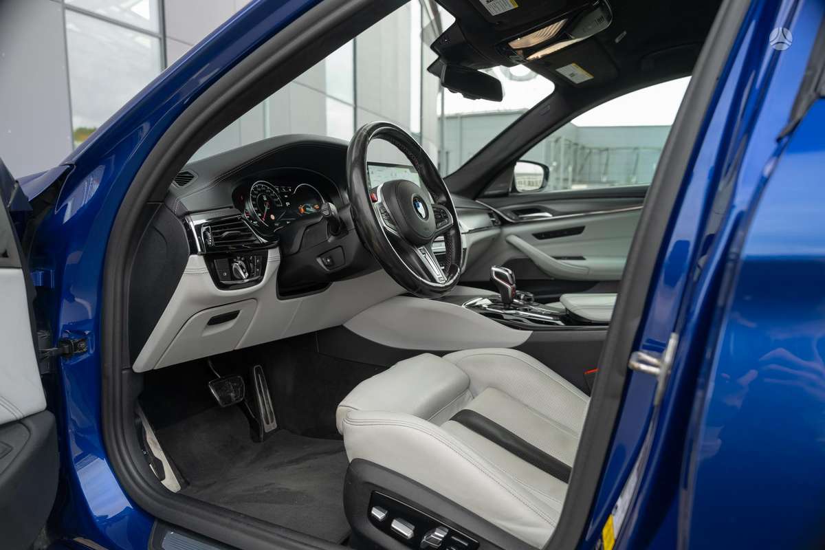 BMW M5, 4.4 l., Седан