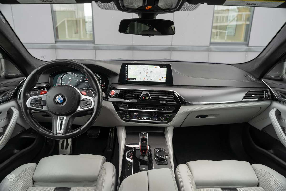 BMW M5, 4.4 l., Седан