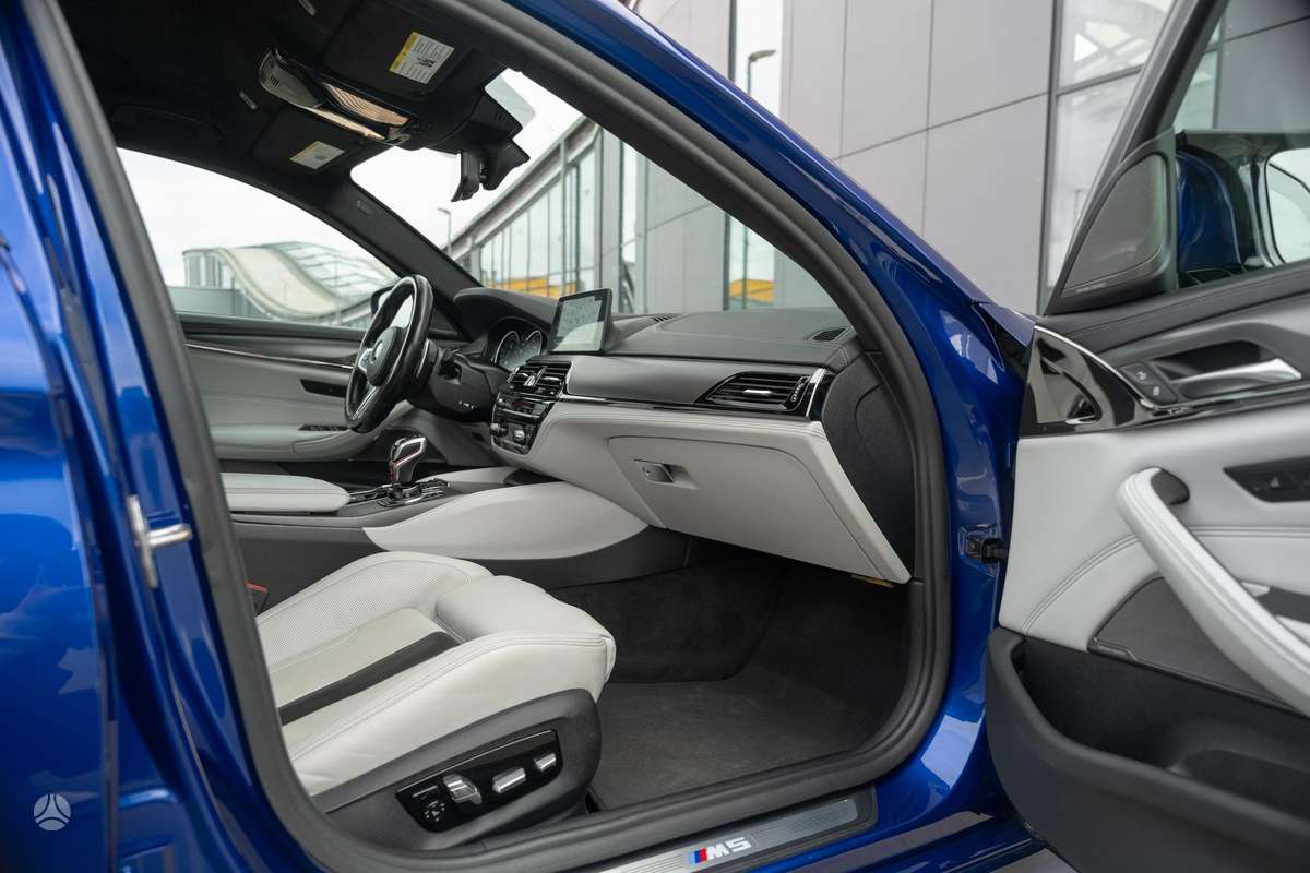 BMW M5, 4.4 l., Седан