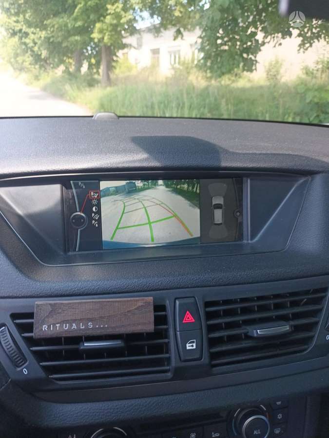 BMW X1, 2.0 l., off-road / crossover