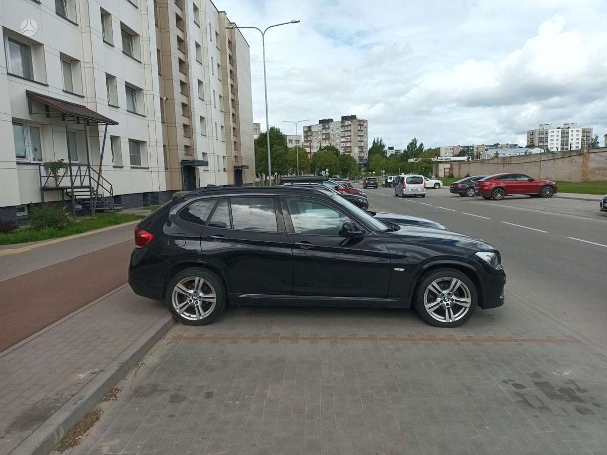 BMW X1, 2.0 l., off-road / crossover