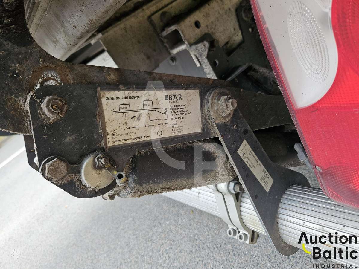 Volkswagen Crafter, box trucks / box vans