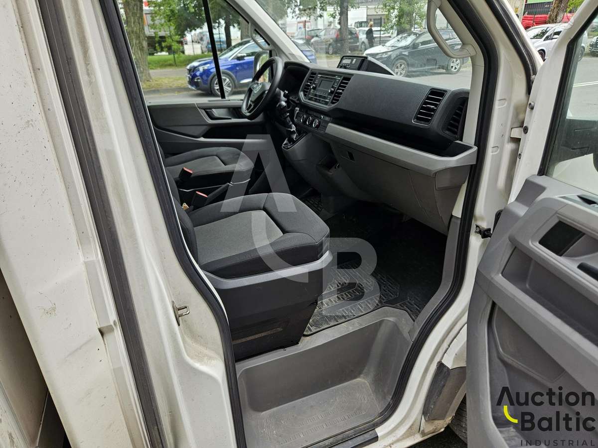 Volkswagen Crafter, box trucks / box vans