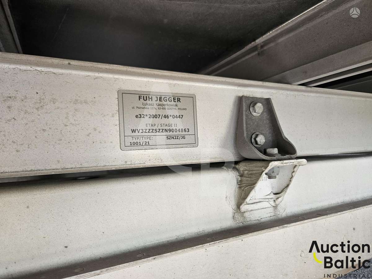 Volkswagen Crafter, box trucks / box vans