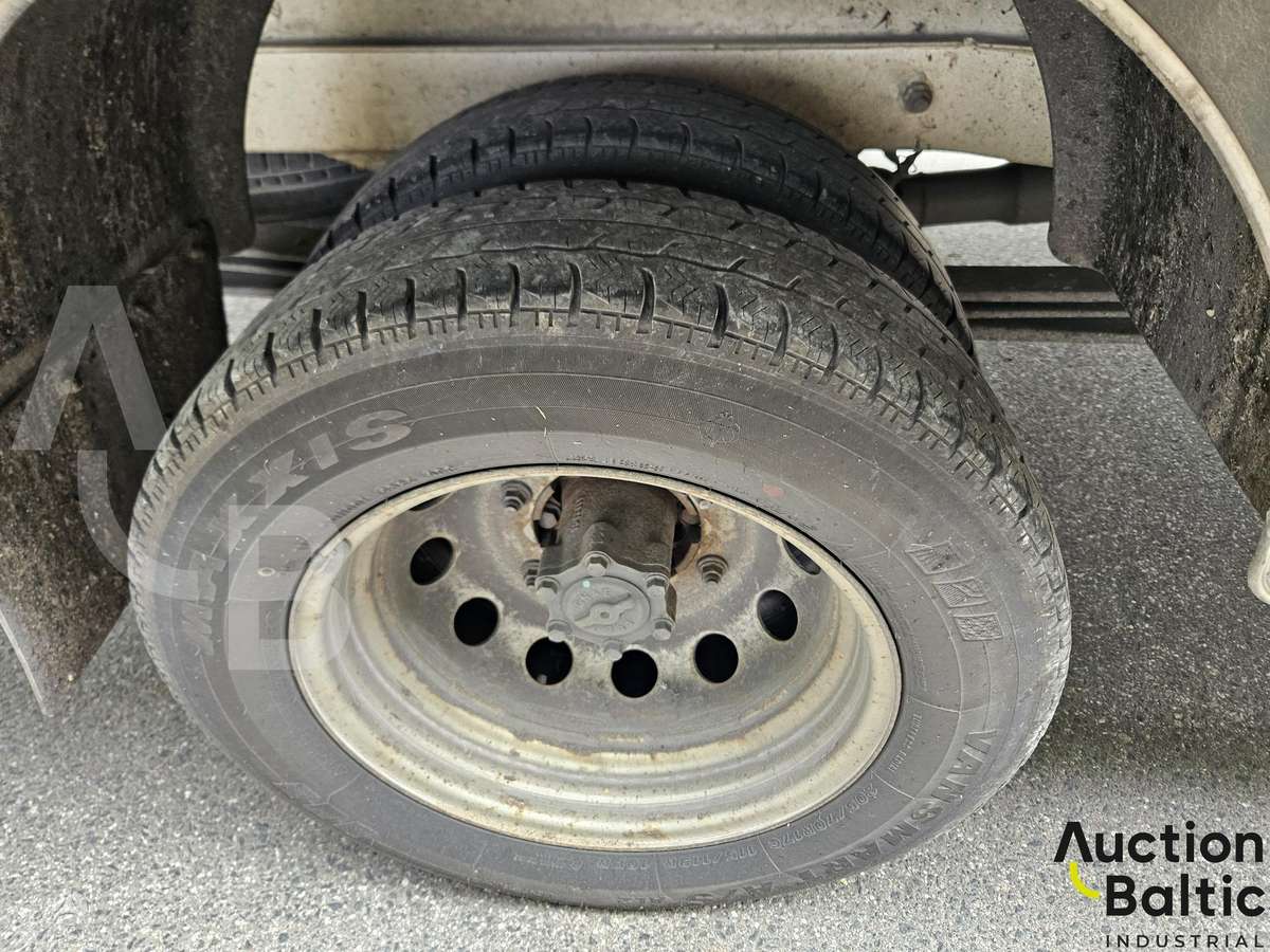 Volkswagen Crafter, box trucks / box vans