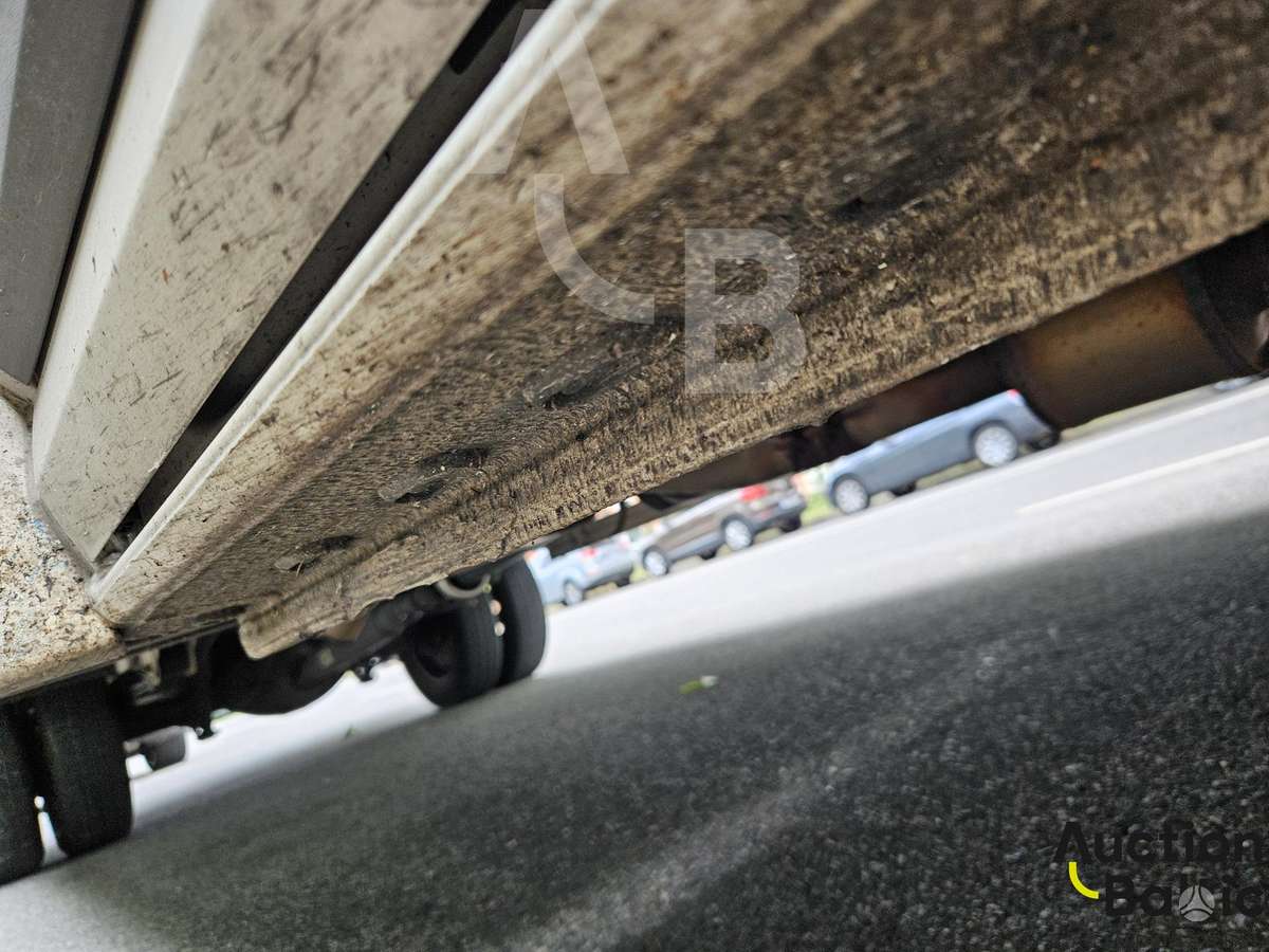 Volkswagen Crafter, box trucks / box vans
