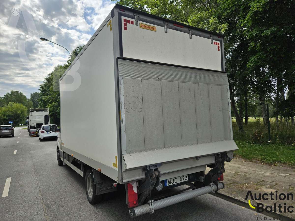 Volkswagen Crafter, box trucks / box vans