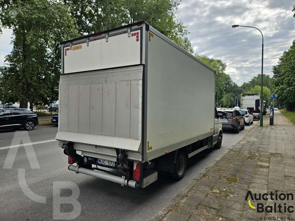 Volkswagen Crafter, box trucks / box vans